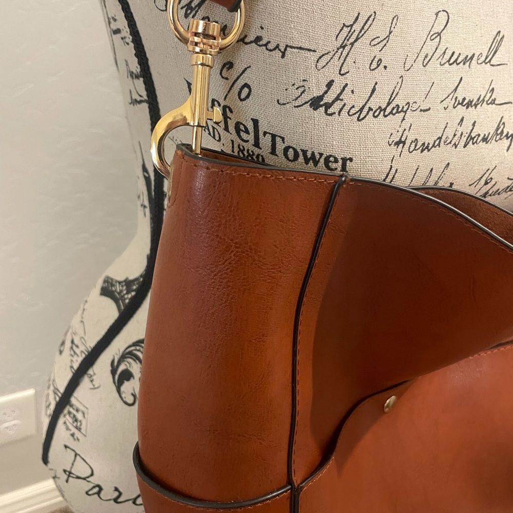 Handbag & Wallet - Picture 5 of 14